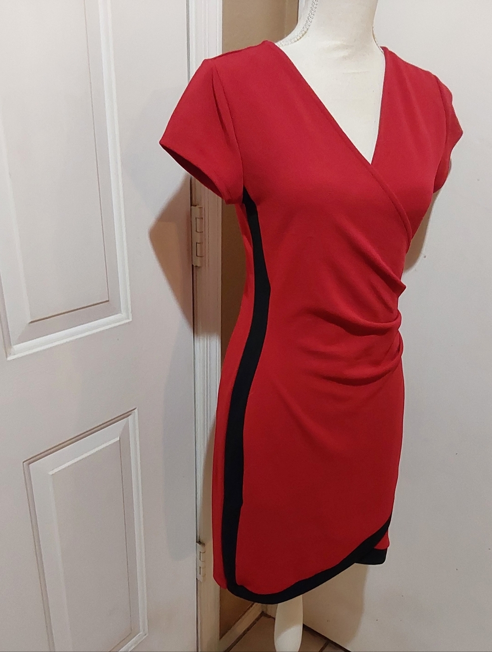 🌺 Like New Almost Famous Professional Red Dress with Black Trim - Picture 2 of 11